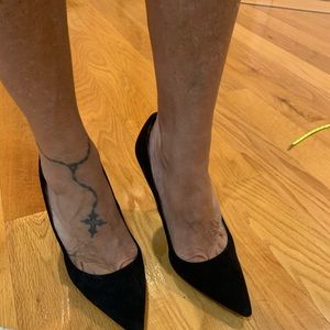 Charles David Suede black pumps